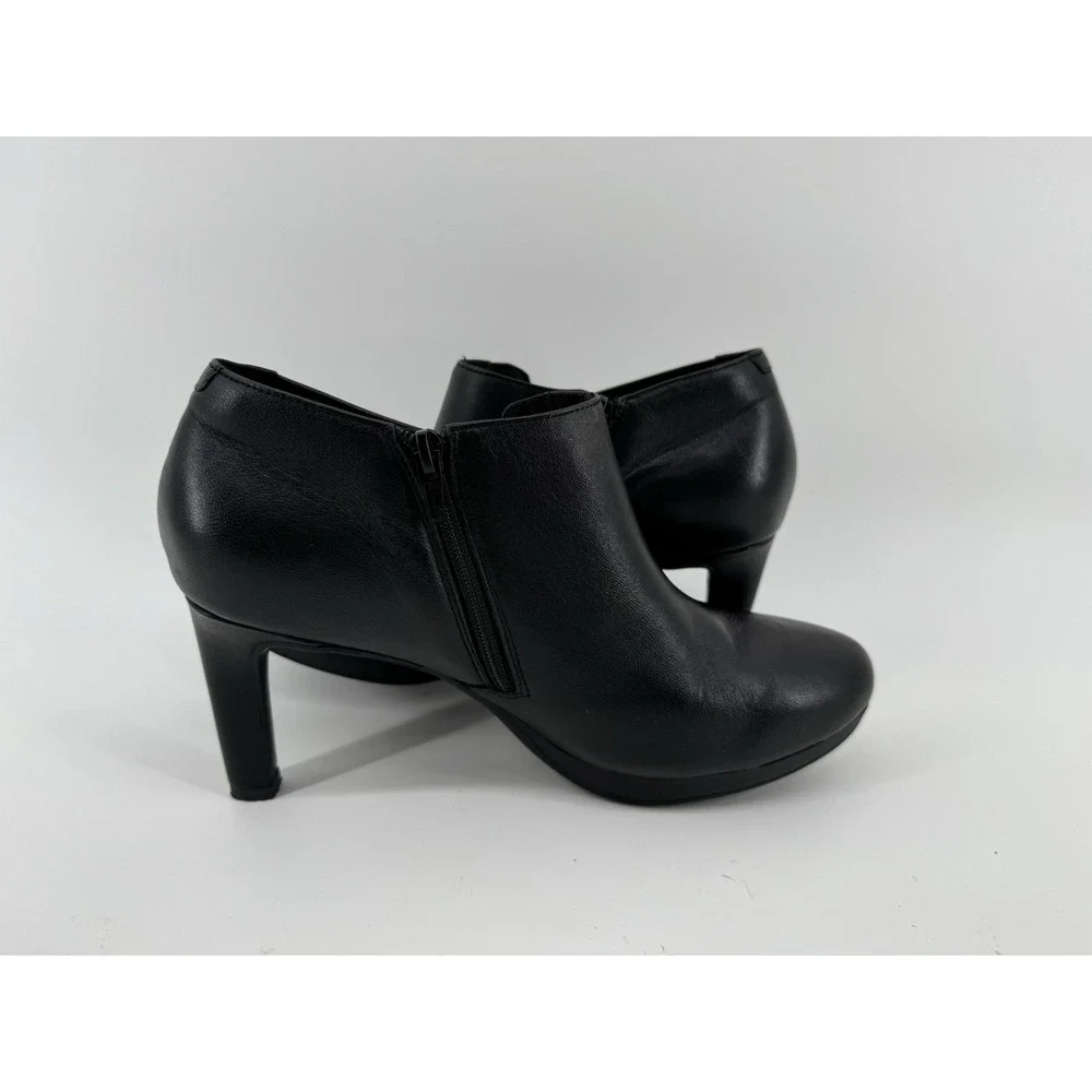 Clarks Collection Women Black Leather Ankle Boots Side Zip Heel Size 8M